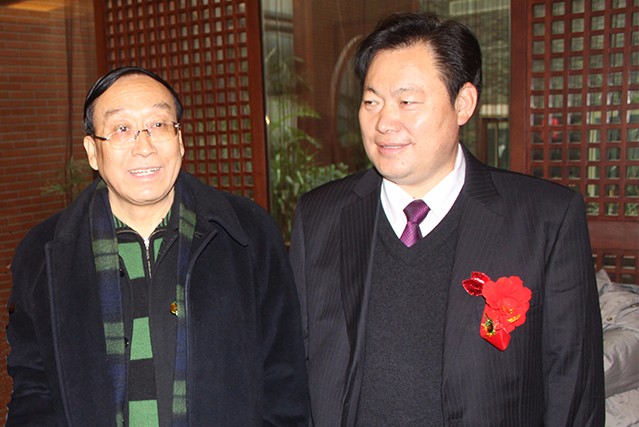 中國老齡事業(yè)基金會會長、民政部原副部長李寶庫與貴友集團董事局主席張金洲合影